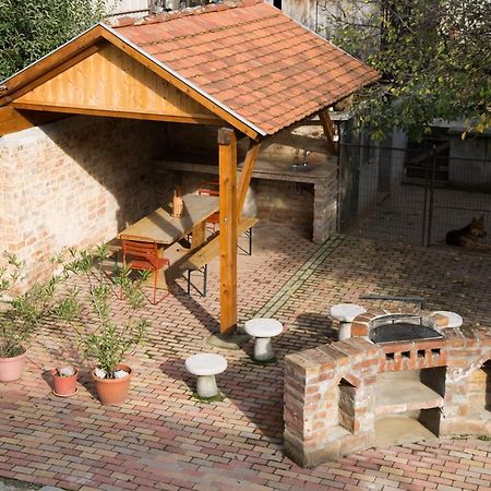 Hotel Tompos Vendeghaz Es Pince Villány Zewnętrze zdjęcie