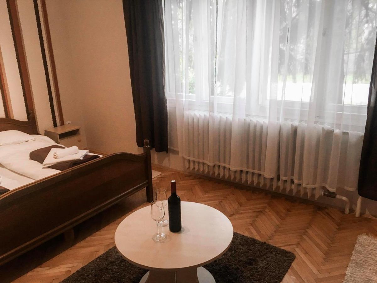 Hotel Tompos Vendeghaz Es Pince Villány Zewnętrze zdjęcie